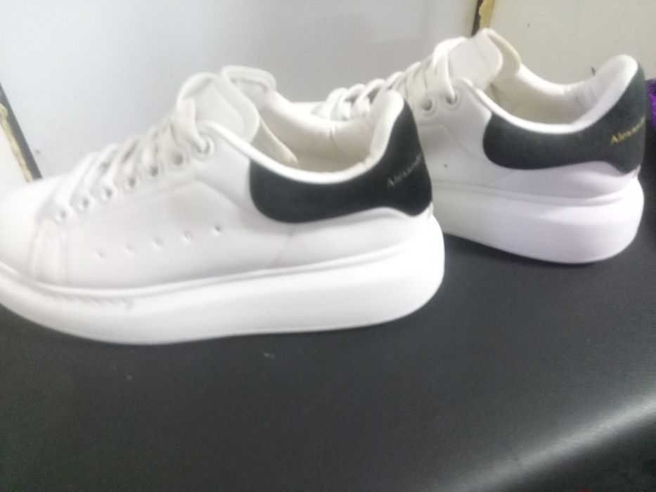 Продам женские кросовки