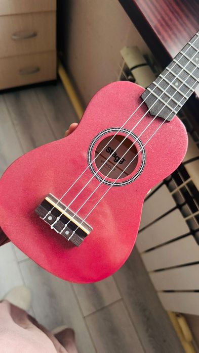 Продам Уклеле Stagg.