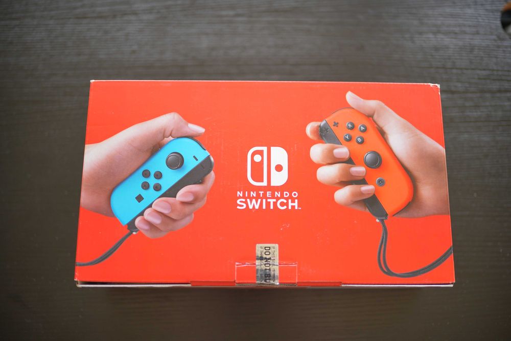 Nintendo Switch + Original Box