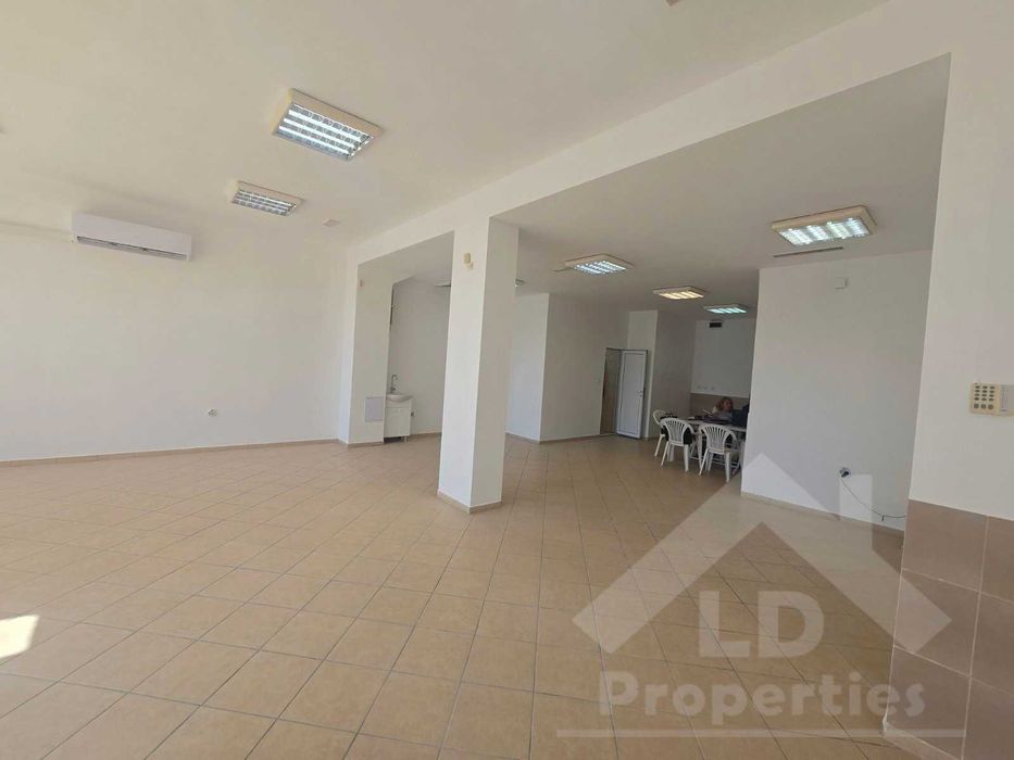 Търговско помещение под наем, кв."Владислав Варненчик"