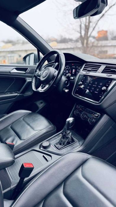 Vând VW Tiguan R-line 2.0 190 cp Diesel 4Motion 2018, 4x4, Distronic,