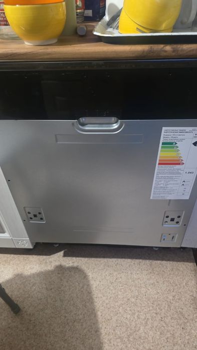 Продам посудомоечную машинку.