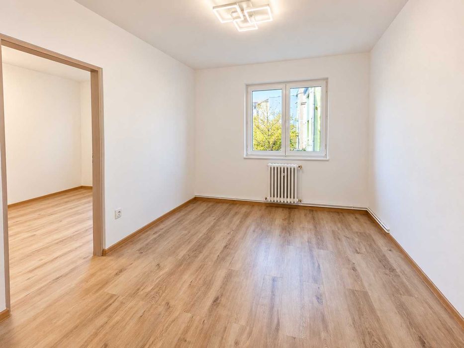 Apartament de vanzare 2 camere Cedonia etaj 1 fara mobilier