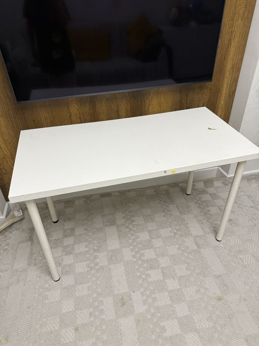 Белый стол в стиле Икея