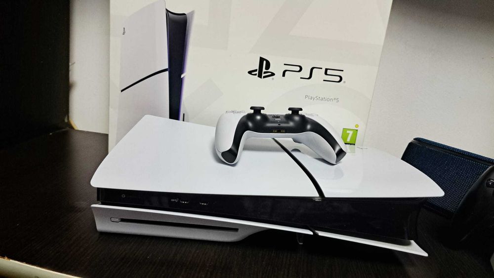 Vând pachet PlayStation 5 Disc Edition– stare excelentă