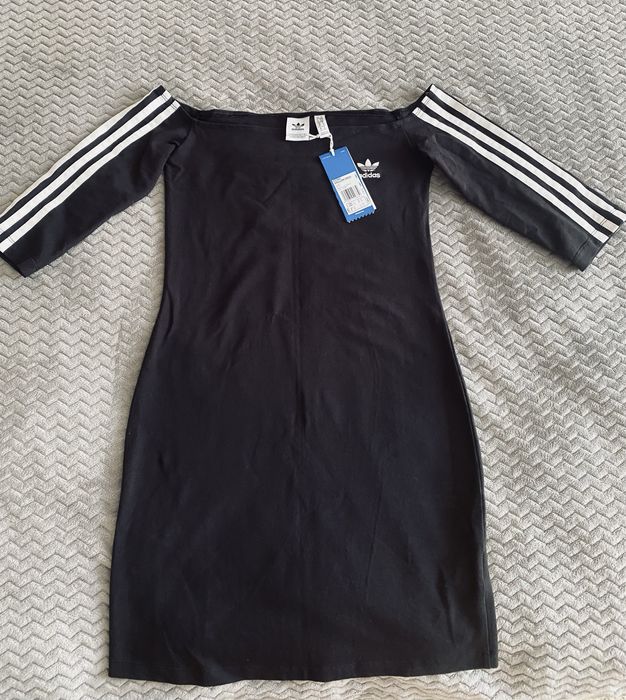 Rochie adidas umerii goi