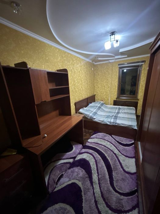 Ц 1 сдаются 4 х комнатная квартира в цегтре города.