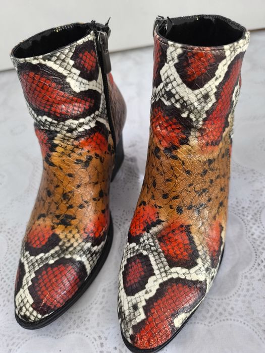 Botine piele sarpe