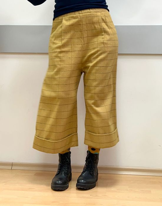 Страхотен авангарден бутиков вълнен панталон Phisique du role