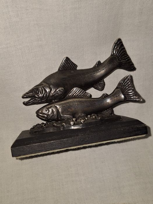 Посребрена пластика-- WWF--двойка риби