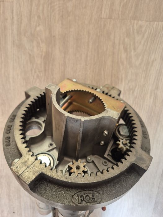 Ел. Двигател за ролетна врата