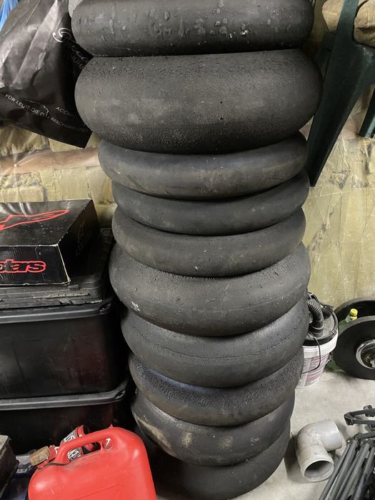 Сликове Дънлоп 125/80/17 и 200/70/17