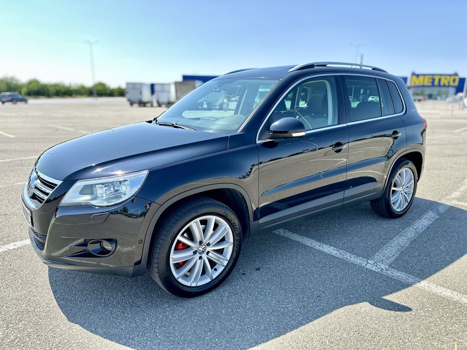 VOLKSWAGEN Tiguan