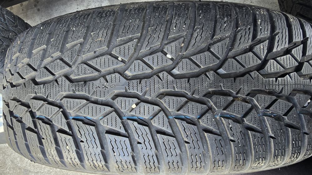 4 jante Nissan cu anvelope iarna 215/65/16
