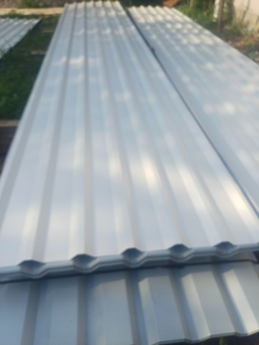Foi de tabla cutata de dimensiuni 1,1m x 6,2m, cu grosimea de 0,4m, la un preț bun. 
Materialul este nou și poate fi utilizat pentru o