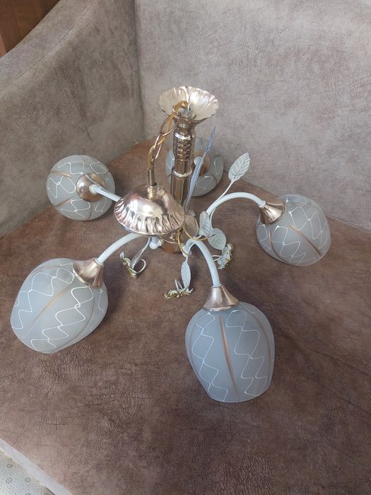 Продам    люстру