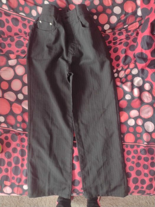 Детски костюм сако+панталон с подарък риза 6-7-8 г.