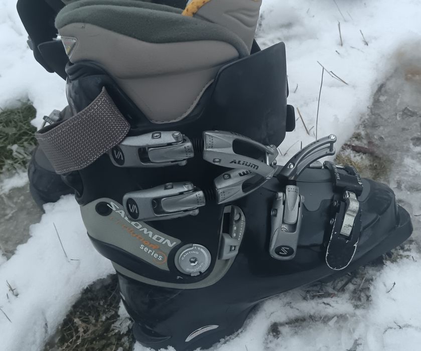 Vând set  skiuri cu clapari