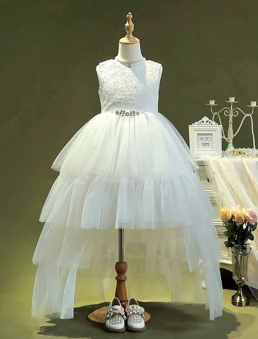 Шикарное белое платье для выпускного 4 класса