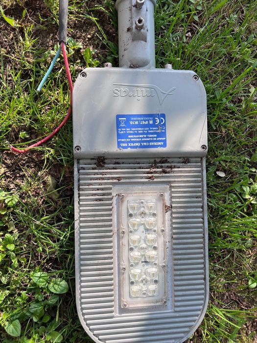 Vând Lampă LED 36 W + carja metalica
