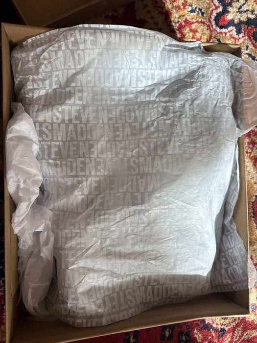 Чисто нови маратонки Steve Madden