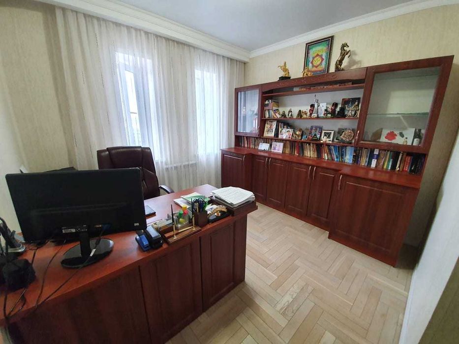 Сдается 8-ми комнатная квартира