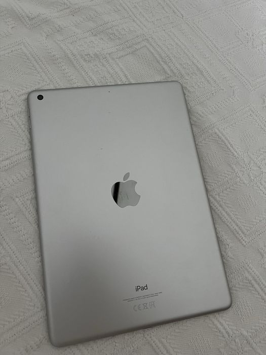 iPad 9th Gen 64GB Silver + Husă + Pen | Stare impecabilă | Foarte puțin folosit