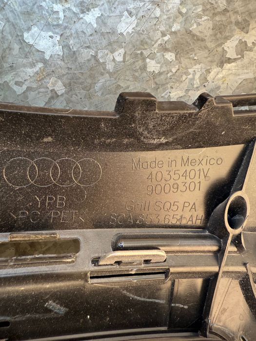 Решетка за Audi Q5 След 2020 година Фейс Лифт 80A853651