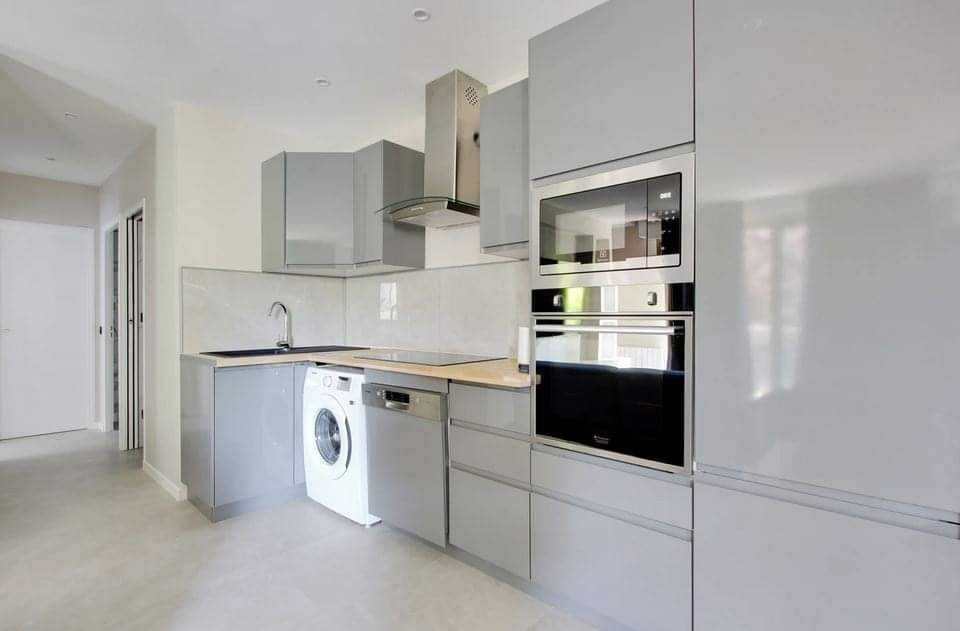 Продава се Двустаен апартамент в София, Витоша - 74 кв.м за 1865 €/кв.м - Снимка #3