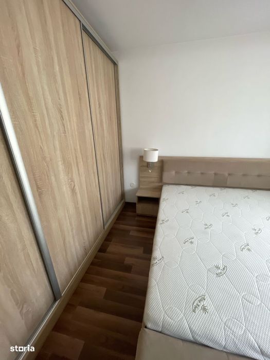 Casă modernă tip triplex, unitate de capăt