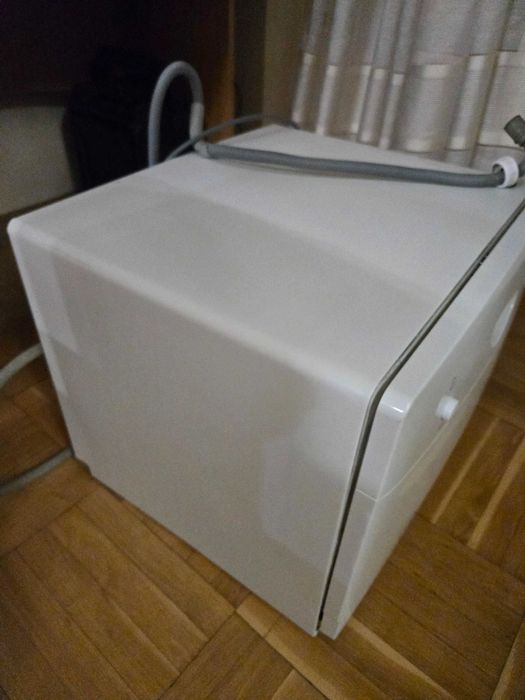 Продавам съдомиялна АЕГ малка за 6 комплекта