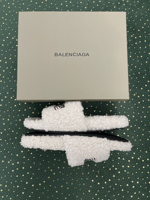 Balenciaga Furry Slide White Papuci Premium Quality