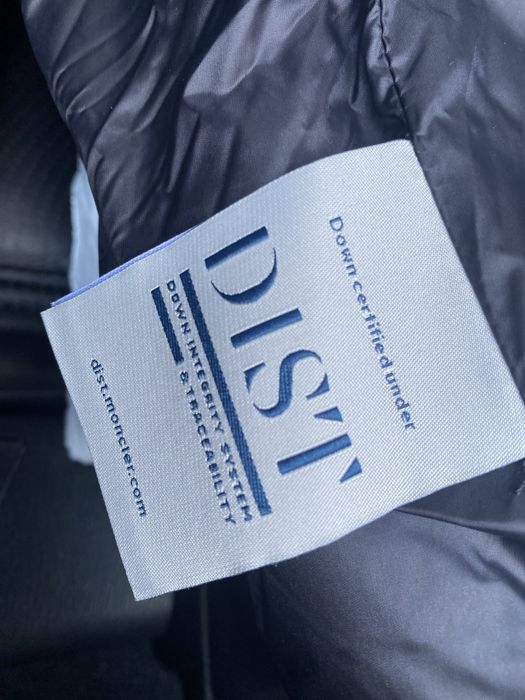 Безрукавка на пуху от МОНКЛЛЕР