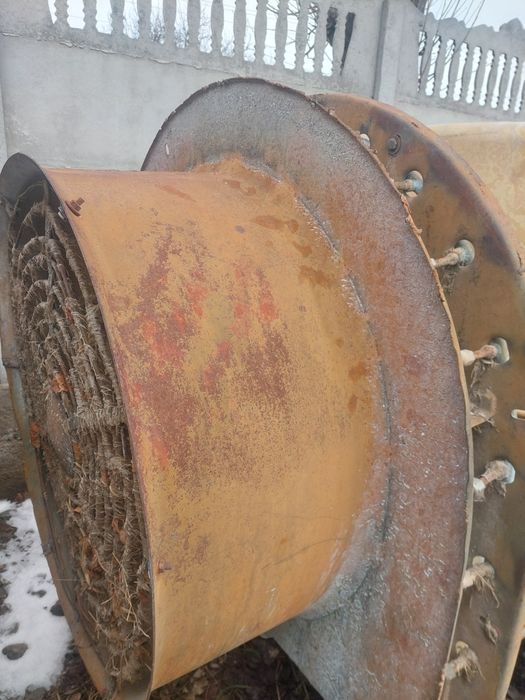 Трактор опрыскивателям 2х тоный