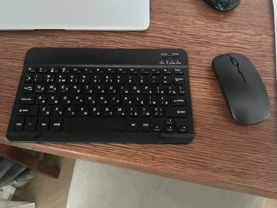 Безпроводная клавиатура и мышь