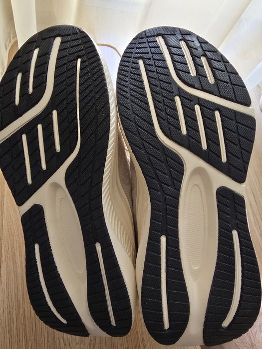 Продавам дамски маратонки  "Lee Cooper" размер 38