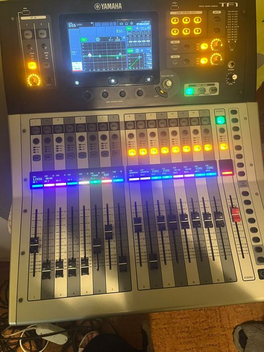 Vând  mixer Yamaha tf 1