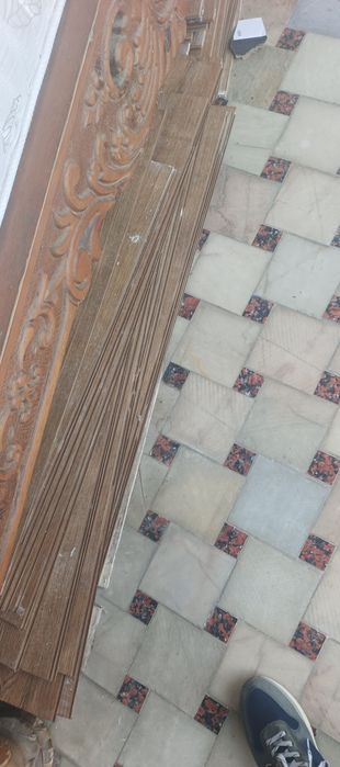 Ламинат продам в хорошем состоянии 50 квадратных метров 8 мм