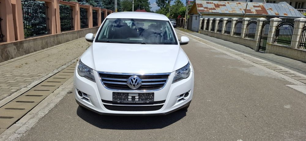 VOLKSWAGEN Tiguan