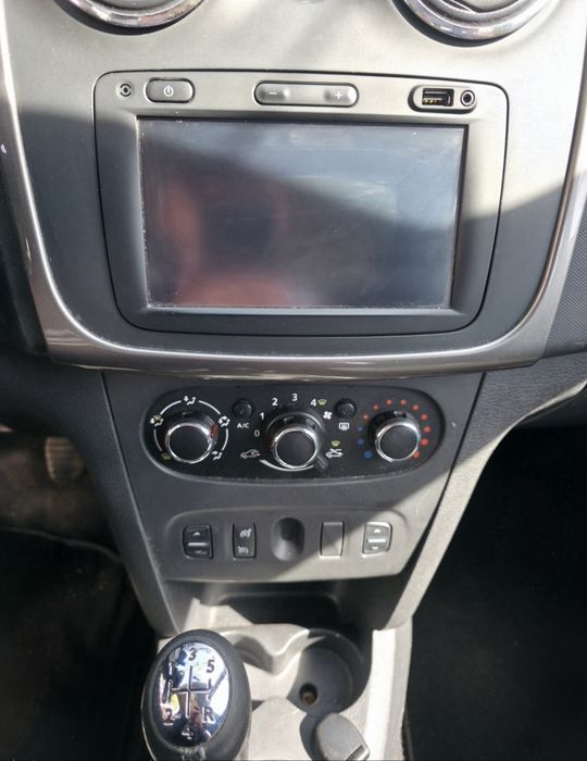 Dacia Logan MCV  navigație climă