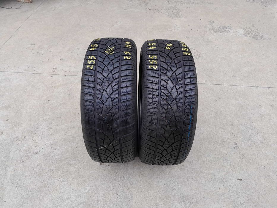 Doua anvelope de iarna 255 45 20 dunlop winter 3D profil 7,5 mm
