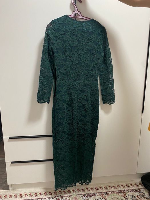 платье с кружевами