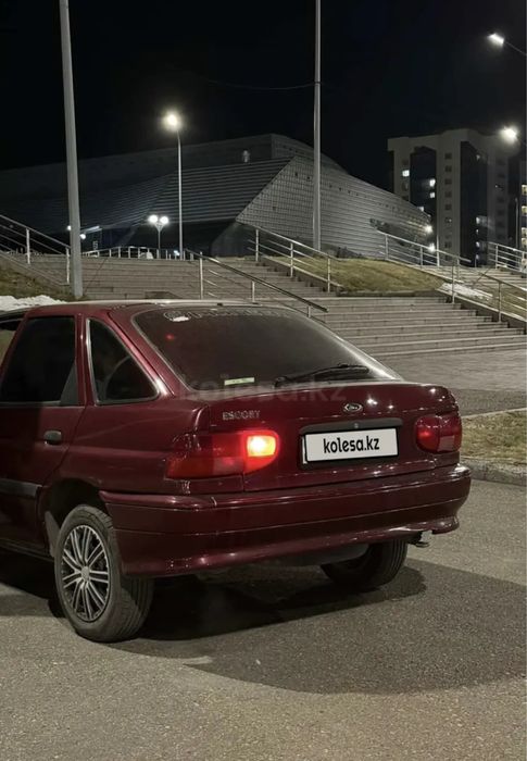 Продам автомобиль форд ескорт