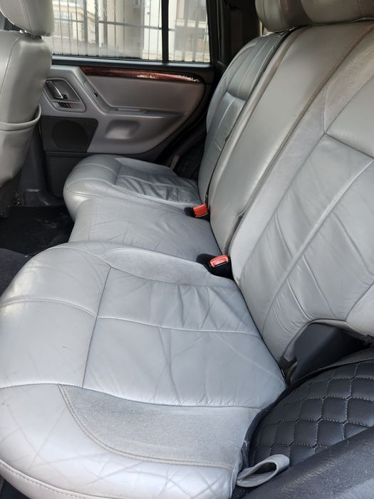 Jeep Grand Cherokee 2.7 autoutilitara N1G cu 4 locuri