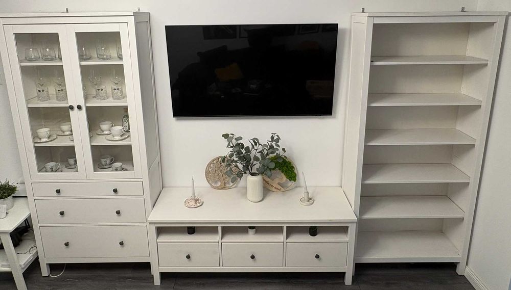Vand mobila living