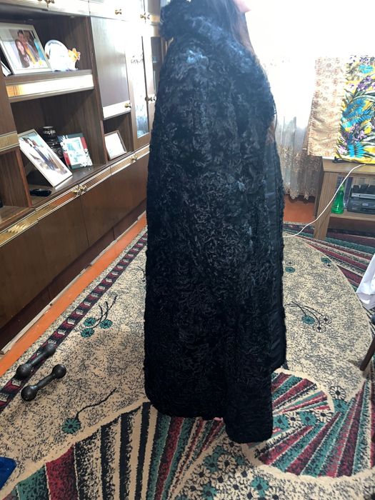 Шуба каракулевая