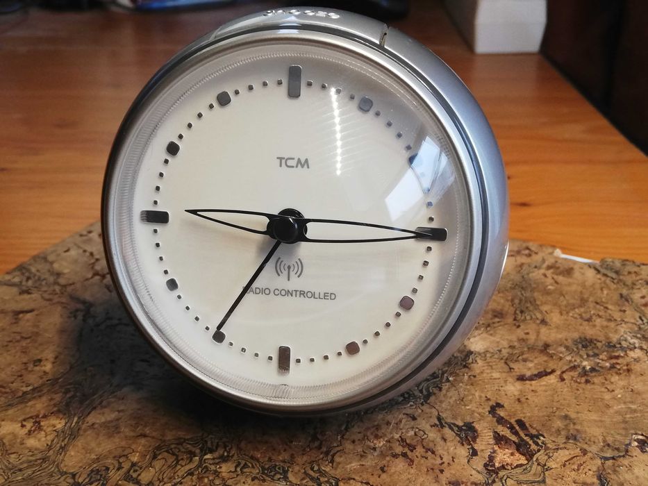 Ceas radiocontrolat, de masa, german TCM cu alarma si led de noapte ...