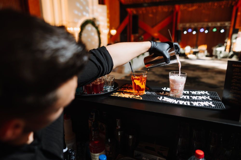Prestăm servicii complete de Cocktail Bar mobil pentru evenimente