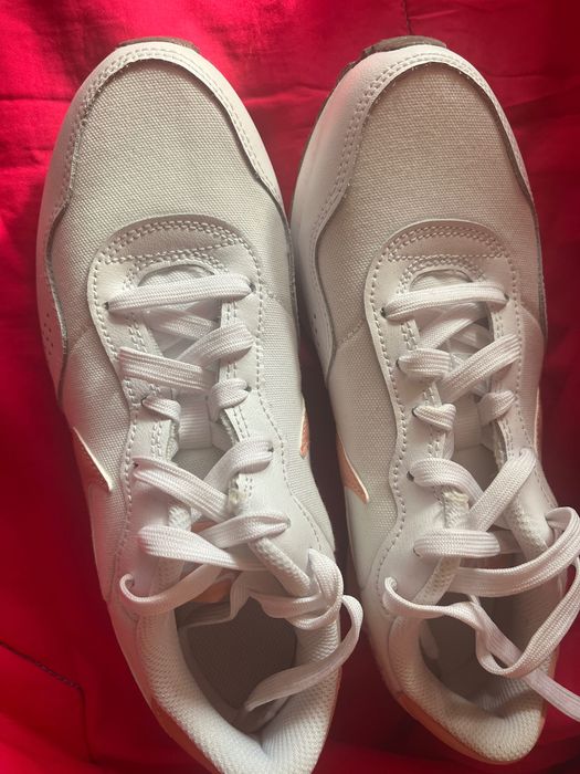 Много сладки оригинални маратонки на Nike