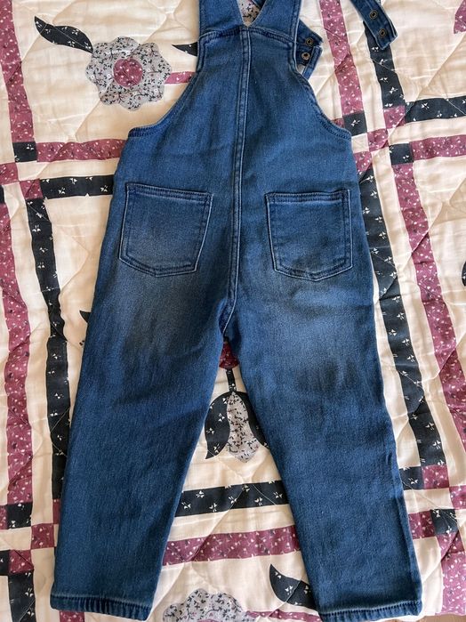 Продавам 2  рокли и гащеризон - 92 р-р и подарявам 2 рокли